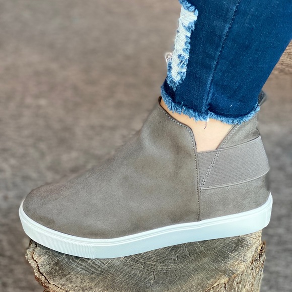 Diana-G. Gray sneakers by Soda - Picture 8 of 8